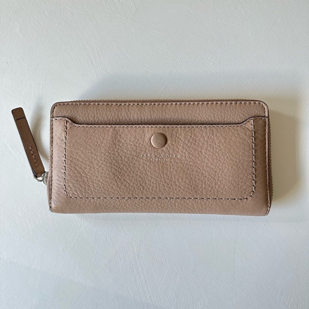 Marc Jacobs Long Zipper Wallet Never Used